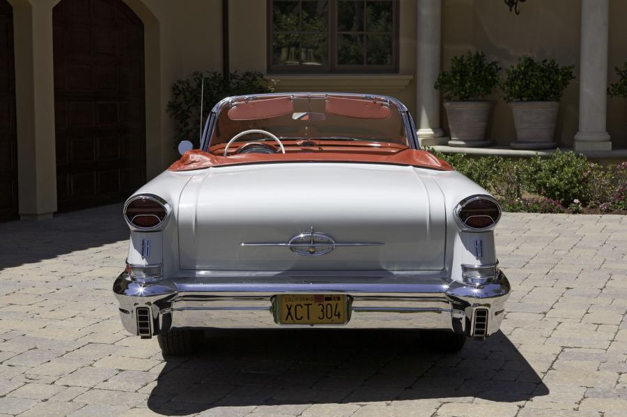  Oldsmobile 88 Convertible Coupe 1957 года  (фото 25 из 33)